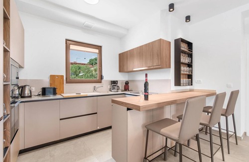 Kadumi House | Lovely home in Kadumi