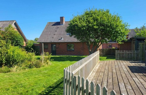 Karby House | Lovely home in Karby with WiFi