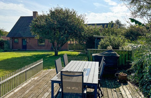 Karby House | Lovely home in Karby with WiFi