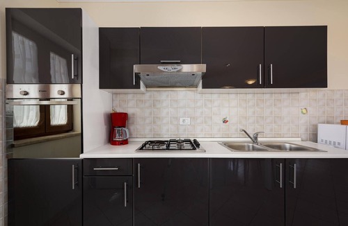 Mofardini House | Lovely home in Kmacici with kitchen