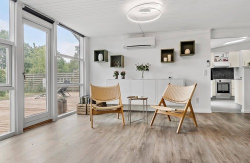 Skødshoved Strand House | Lovely home in Knebel with kitchen