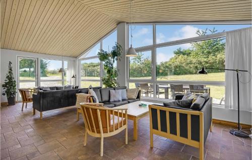 Skødshoved Strand House | Lovely Home In Knebel With Sauna