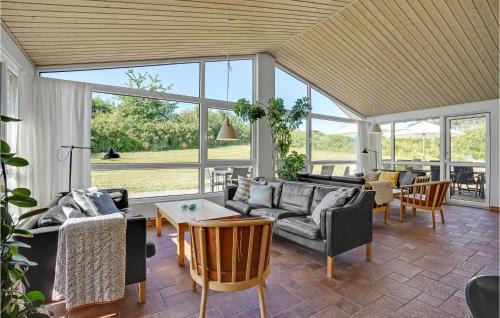 Skødshoved Strand House | Lovely Home In Knebel With Sauna