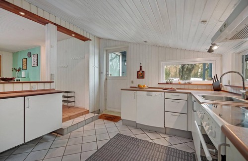 Ebdrup House | Lovely home in Kolind with kitchen