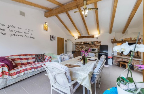 Kostrcani House | Lovely home in Kostrcani with swimming pool