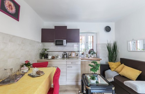 Kostrcani House | Lovely home in Kostrcani with swimming pool