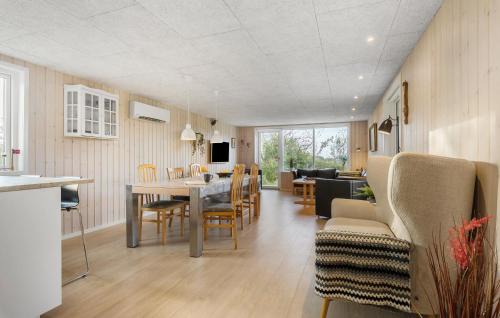 Trend House | Lovely Home In Løgstør With Wifi