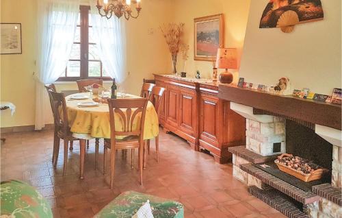 La Fresnais House | Lovely Home In La Fresnais With Kitchen