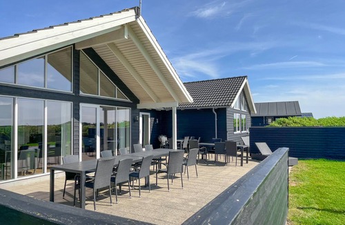 Nr. Lyngby Strand House | Lovely home in Løkken with sauna