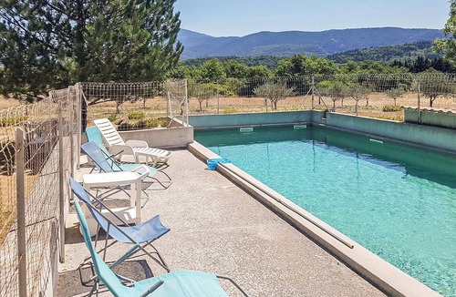 Malaucene House | Lovely home in Malaucène with kitchen