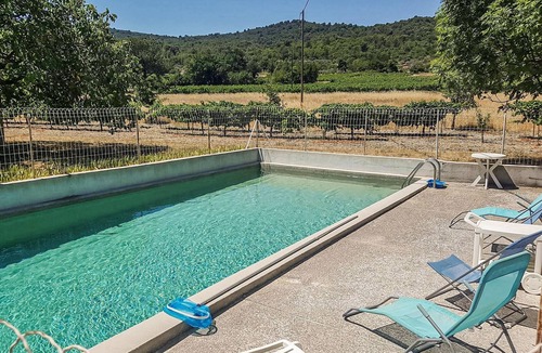 Malaucene House | Lovely home in Malaucène with kitchen