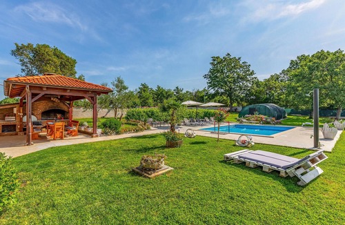 Loborika House | Lovely home in Marcana