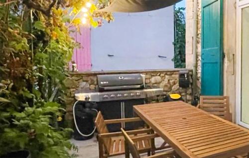 Menglon House | Lovely Home In Menglon With Kitchen