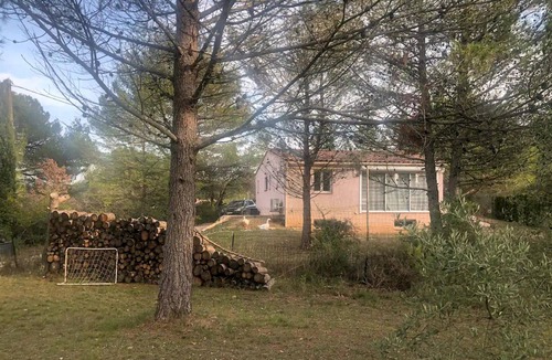 Meyrargues House | Lovely home in Meyrargues with WiFi