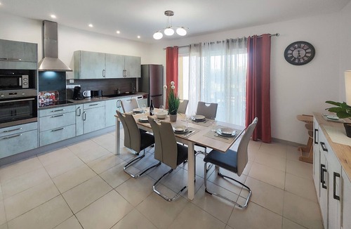 Salleles-d'Aude House | Lovely home in Mirepeisset with swimming pool