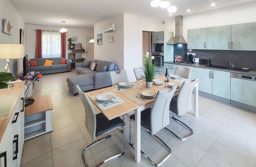 Salleles-d'Aude House | Lovely home in Mirepeisset with swimming pool