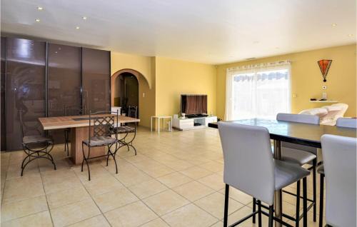 Mornas House | Lovely Home In Mornas