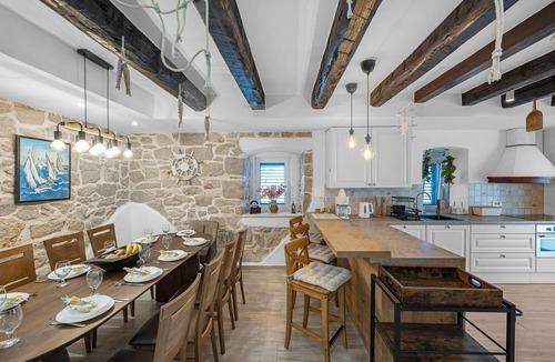 Murter House | Lovely home in Murter with WiFi