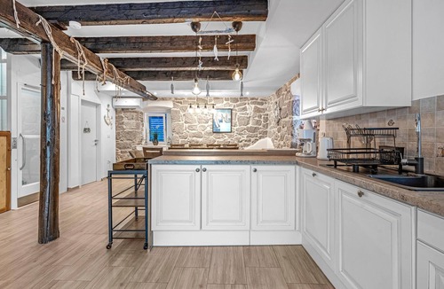 Murter House | Lovely home in Murter with WiFi