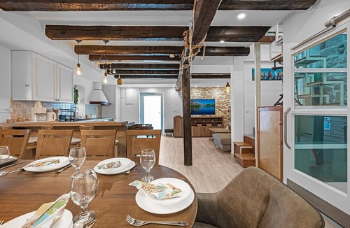 Murter House | Lovely home in Murter with WiFi