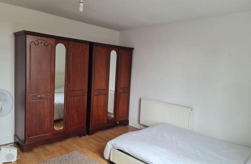 Fence House | Lovely Home in Nelson