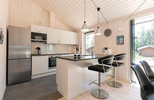 Dueodde House | Lovely home in Nexø with kitchen