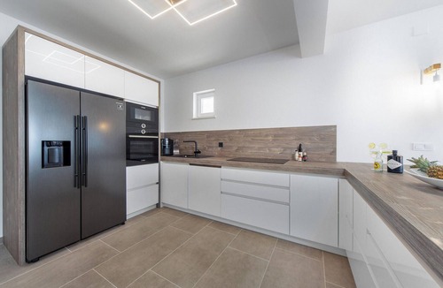 Caska House | Lovely home in Novalja with WiFi