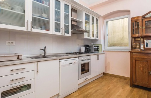Volosko House | Lovely home in Opatija with WiFi