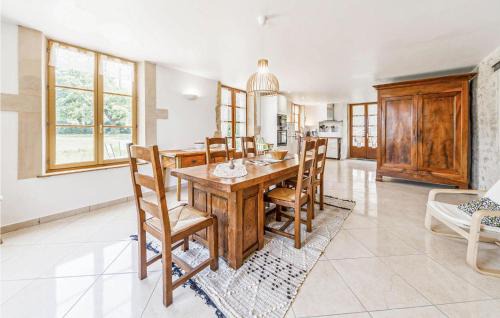 Oye House | Lovely Home In Oyé With Kitchen