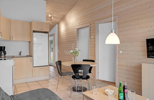 Pandrup House | Lovely home in Pandrup with kitchen