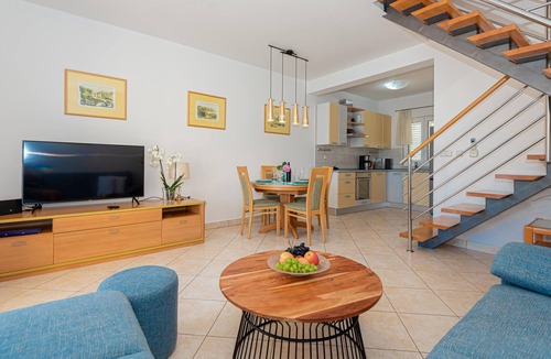 Pirovac House | Lovely home in Pirovac