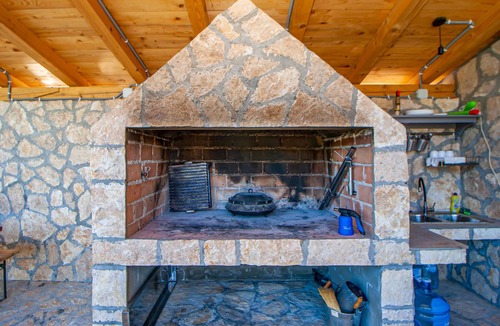 Presika House | Lovely home in Plaski with sauna