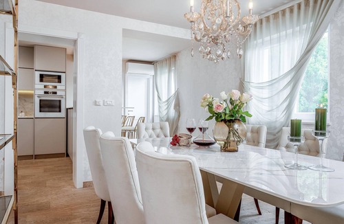 Praznica House | Lovely home in Praznica with sauna