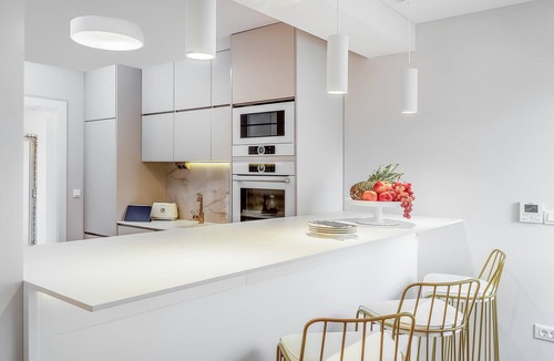Praznica House | Lovely home in Praznica with sauna
