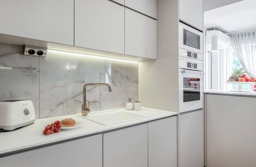 Praznica House | Lovely home in Praznica with sauna