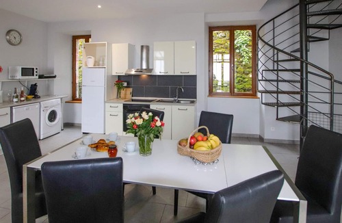 Privas House | Lovely home in Privas with sauna