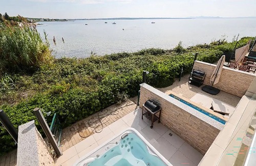 Privlaka House | Lovely home in Privlaka with sauna