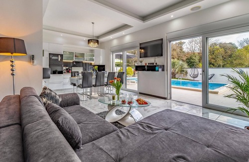 Stinjan House | Lovely home in Pula with sauna