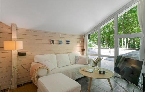 Ronde House | Lovely Home In Rønde With Kitchen