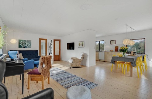 Frederikshab House | Lovely home in Randbøl with kitchen