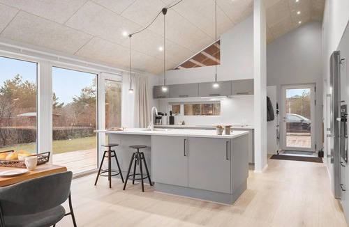 Sondervig House | Lovely home in Ringkøbing with kitchen