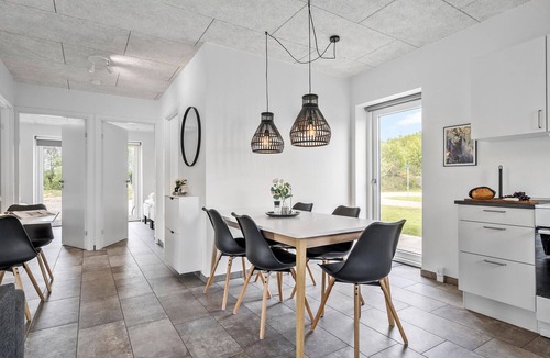Ringkobing House | Lovely home in Ringkøbing with kitchen