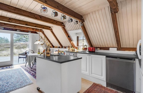 Rømø Kirkeby House | Lovely home in Rømø with kitchen