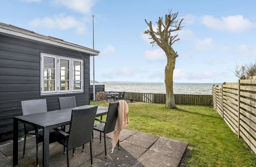 Ronde House | Lovely home in Rønde with kitchen