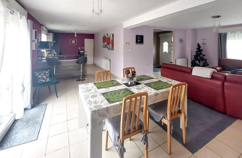 Roquetoire House | Lovely home in Roquetoire with WiFi