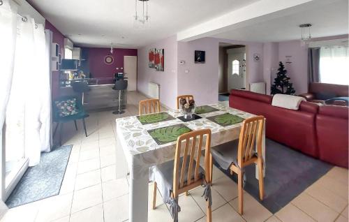Roquetoire House | Lovely Home In Roquetoire With Wifi