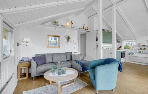 Floutrup House | Lovely Home In Roslev With Kitchen
