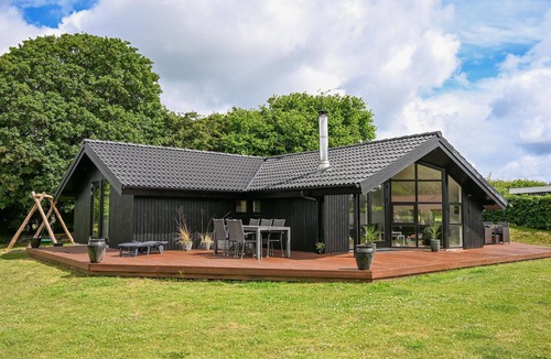 Spodsbjerg House | Lovely home in Rudkøbing with sauna