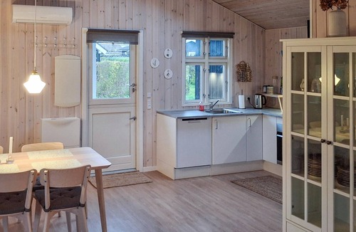 Grønninghoved Strand House | Lovely home in Sjølund with WiFi