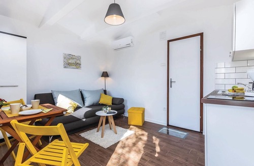 Smrika House | Lovely home in Smrika with WiFi